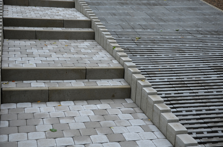palisady betonowe przy schodach